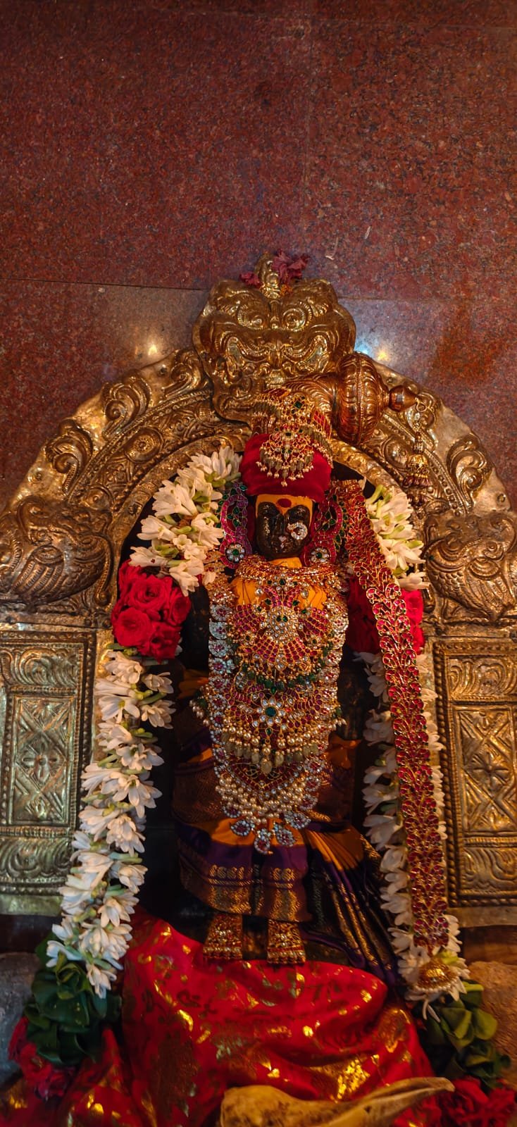 Alariswarar Temple Shrine View